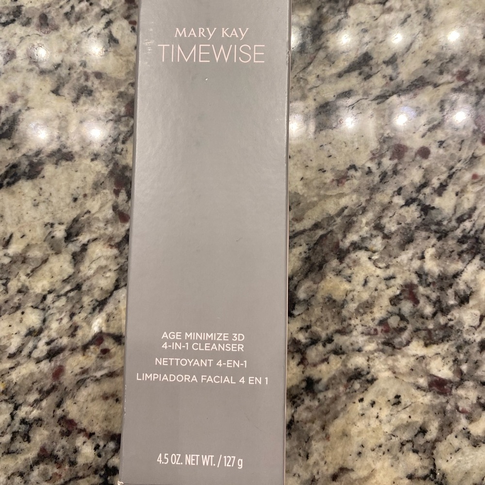 Mary K Age Minimizer 4 in 1 Cleanser